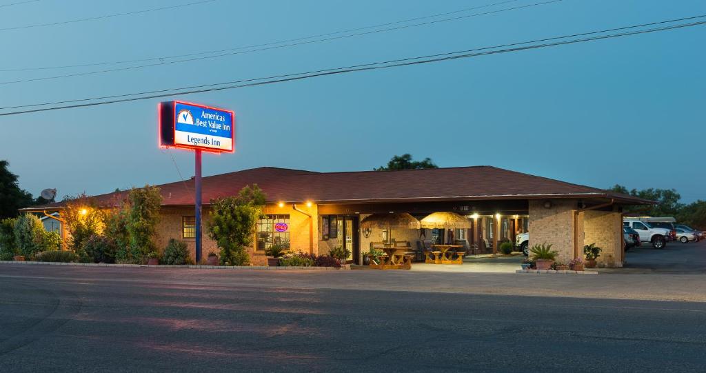 Americas Best Value Inn - Legend's Inn Main image 1