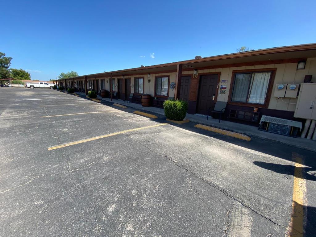 Americas Best Value Inn - Legend's Inn image 19